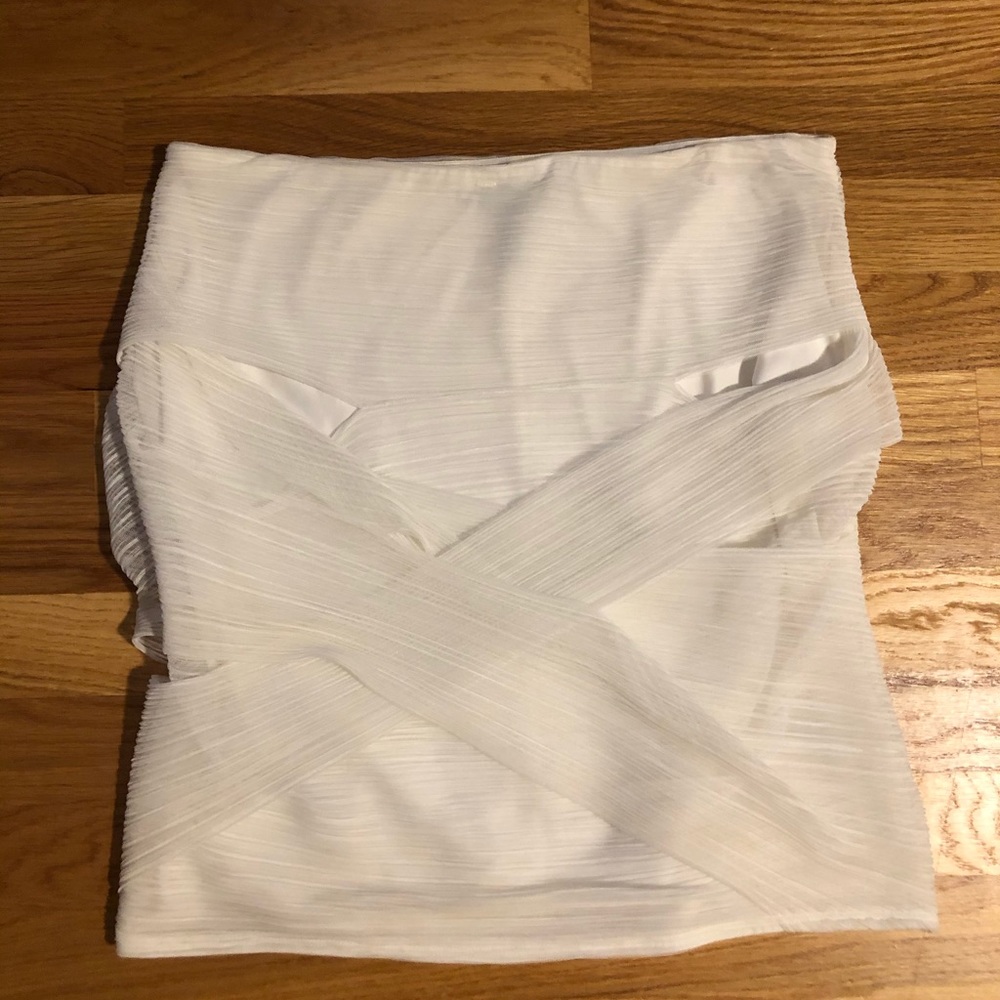 BCBG white body con skirt